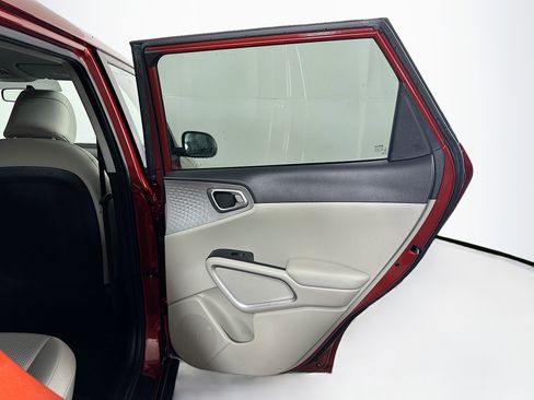 Used 2020 Kia Soul LX image 28