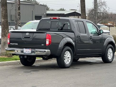 Used 2015 Nissan Frontier SV w/ SV Value Truck Package image 4