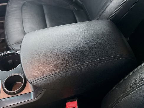 Used 2017 Ford Explorer XLT w/ Equipment Group 202A image 18