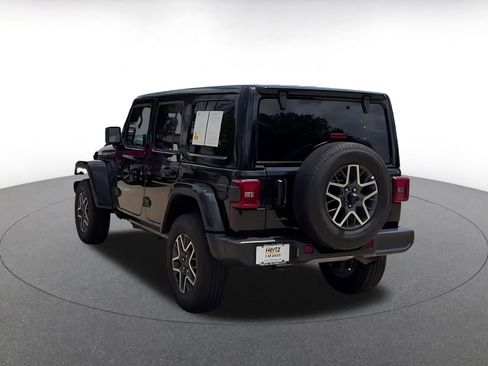 Used 2025 Jeep Wrangler Unlimited Sahara AWD/4WD image 11