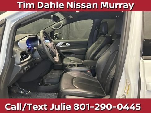 Used 2024 Chrysler Pacifica Limited FWD image 21