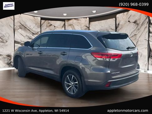 Used 2018 Toyota Highlander XLE AWD/4WD image 4