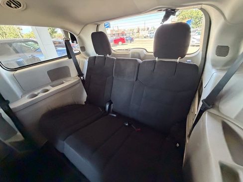 Used 2019 Dodge Grand Caravan SE FWD image 13