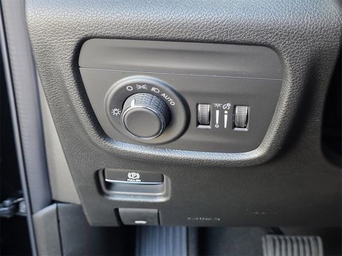 New 2025 Jeep Grand Cherokee Altitude image 24