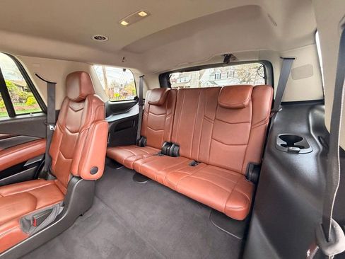 Used 2018 Cadillac Escalade Premium Luxury AWD/4WD image 22