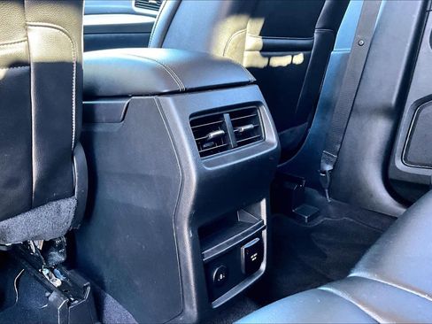 Used 2023 Ford Edge Titanium image 34