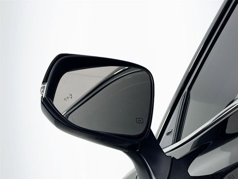 Certified 2022 Toyota Highlander LE image 5