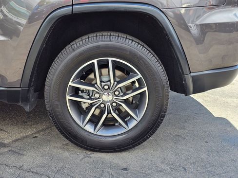 Used 2018 Jeep Grand Cherokee Limited RWD image 9