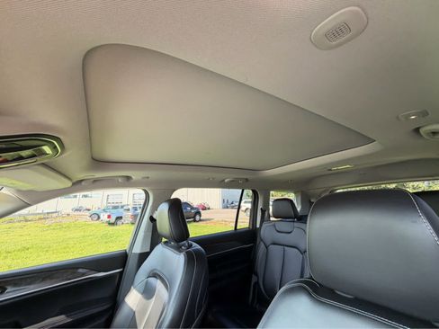 Used 2023 Jeep Grand Cherokee L Limited AWD/4WD image 35