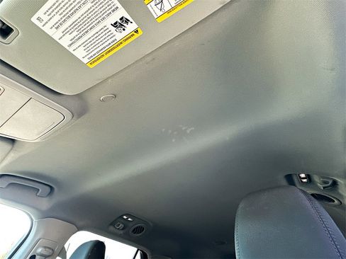 Used 2022 Ford Explorer XLT image 11