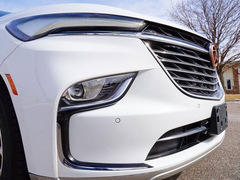 Used 2023 Buick Enclave Essence image 25