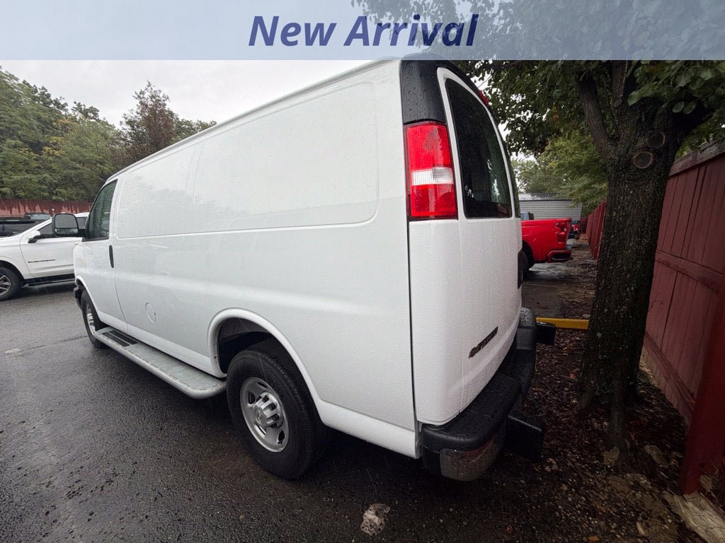 Used 2025 Chevrolet Express 2500 w/ Driver Convenience Package RWD image 6