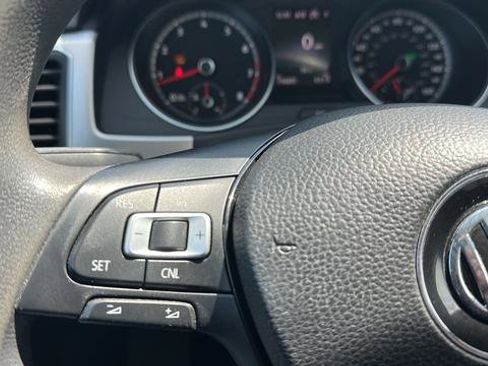 Used 2018 Volkswagen Atlas Launch Edition FWD image 21