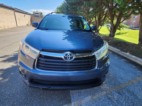 Used 2015 Toyota Highlander XLE AWD/4WD image 2