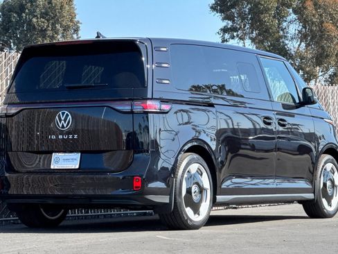 New 2025 Volkswagen ID. Buzz Pro S image 5