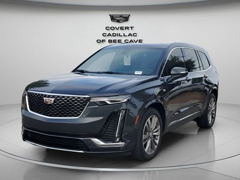 Used 2022 Cadillac XT6 Premium Luxury image 3