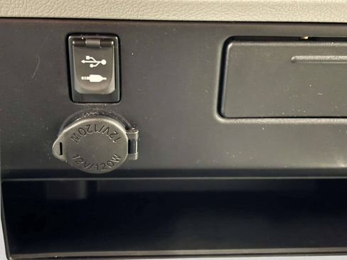 Used 2015 Toyota Sienna LE FWD image 36