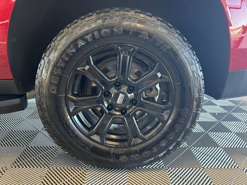 Used 2023 Chevrolet Suburban RST image 8