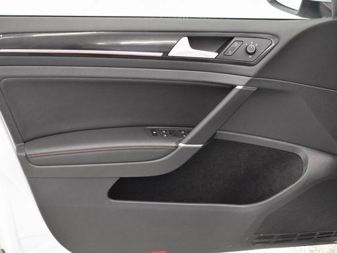 Used 2015 Volkswagen Golf 4-Door image 21