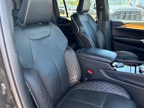Used 2023 Jeep Grand Cherokee Summit AWD/4WD image 10