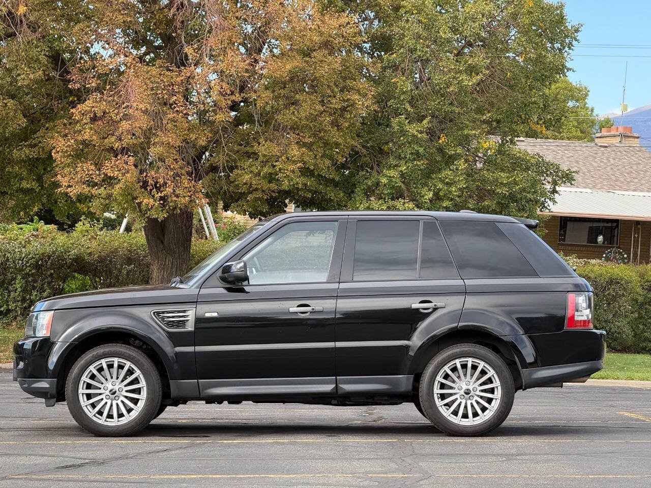 Used 2011 Land Rover Range Rover Sport HSE AWD/4WD image 2