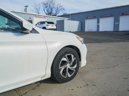 Used 2017 Honda Accord LX image 28