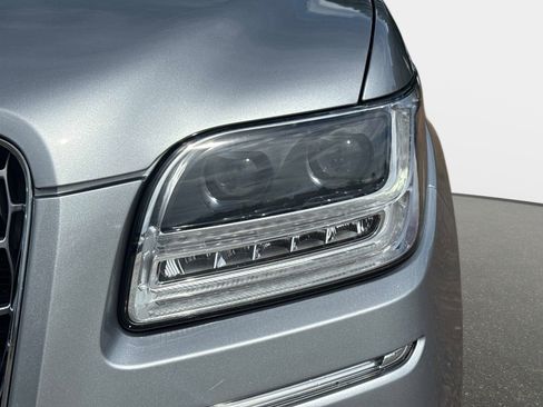 Used 2021 Lincoln Navigator Reserve w/ Luxury Package AWD/4WD image 9