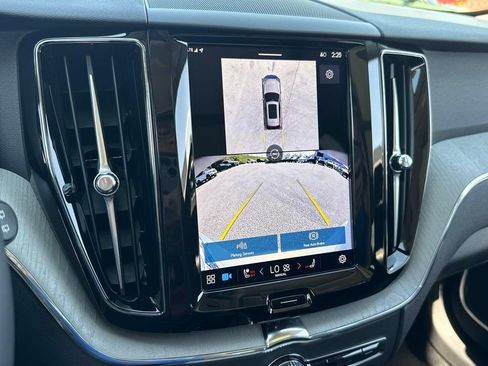 Certified 2025 Volvo XC60 B5 Plus AWD/4WD image 19