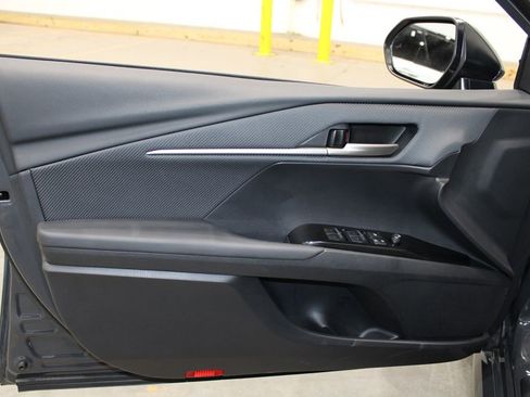 Used 2025 Toyota Camry SE image 10