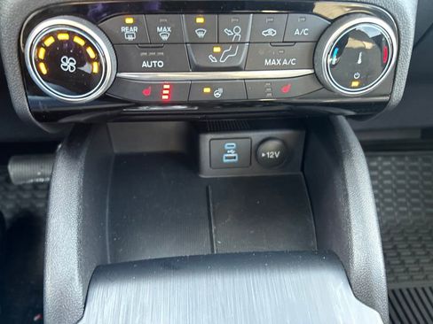 Used 2022 Ford Escape SE w/ Cold Weather Package image 27