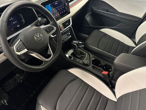 New 2025 Volkswagen Taos SEL image 9