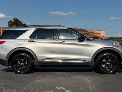Used 2021 Ford Explorer XLT w/ Equipment Group 202A AWD/4WD image 2