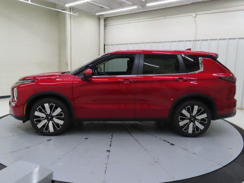 New 2025 Mitsubishi Outlander SE image 6