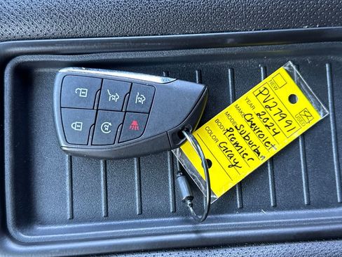 Used 2024 Chevrolet Suburban Premier image 27