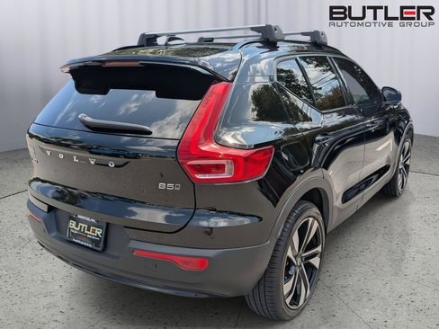 Used 2023 Volvo XC40 B5 Plus image 6