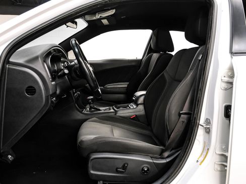 Used 2020 Dodge Charger SXT w/ Blacktop Package RWD image 4