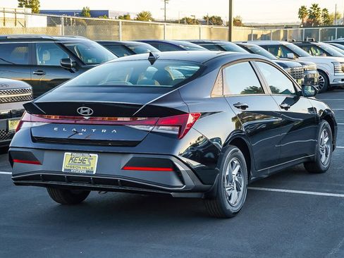 New 2026 Hyundai Elantra SE image 4