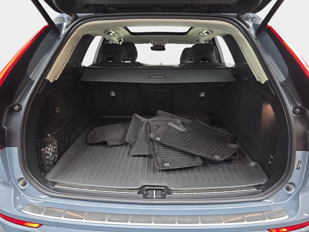 Used 2023 Volvo XC60 B6 Ultimate w/ Protection Package Premier AWD/4WD image 14