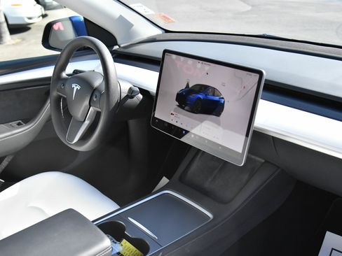 Used 2023 Tesla Model Y Long Range AWD/4WD image 42