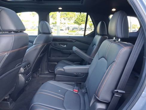 Used 2024 Honda Pilot TrailSport image 10