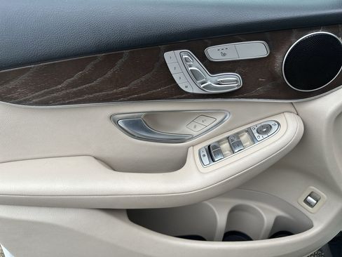 Used 2019 Mercedes-Benz GLC 300 image 28