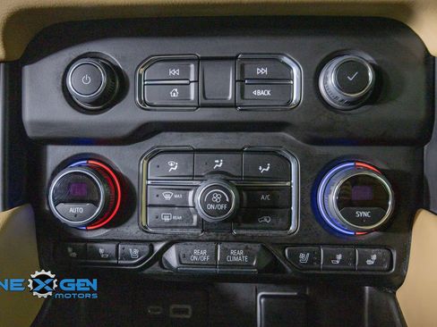 Used 2022 Chevrolet Suburban Premier AWD/4WD image 22