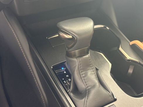 Used 2024 Lexus ES 300h w/ Premium Package FWD image 6