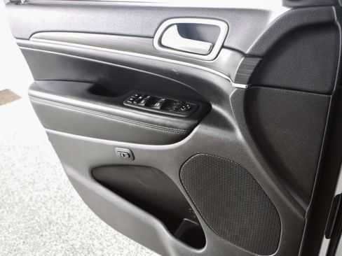 Used 2022 Jeep Grand Cherokee Limited image 22