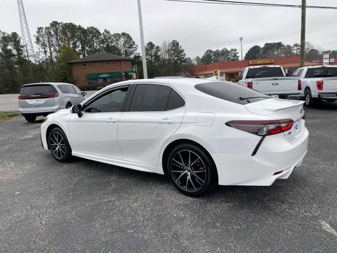 Used 2024 Toyota Camry SE image 7