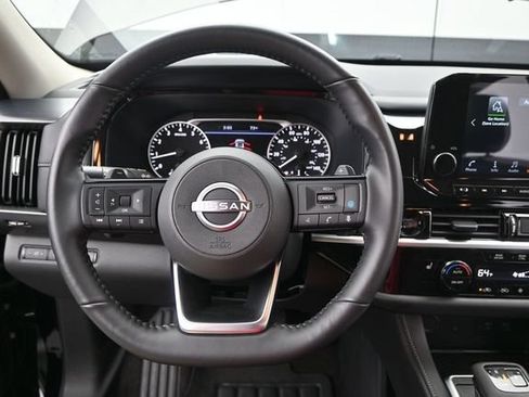 Used 2025 Nissan Pathfinder SL AWD/4WD image 7