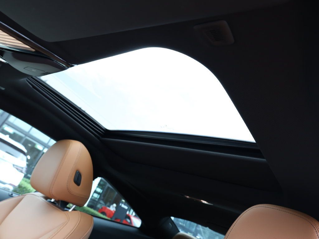 Used 2025 BMW M440i Coupe w/ Parking Assistance Package RWD image 18
