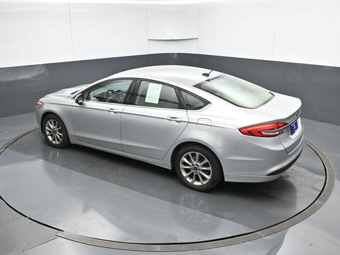 Used 2017 Ford Fusion SE image 47