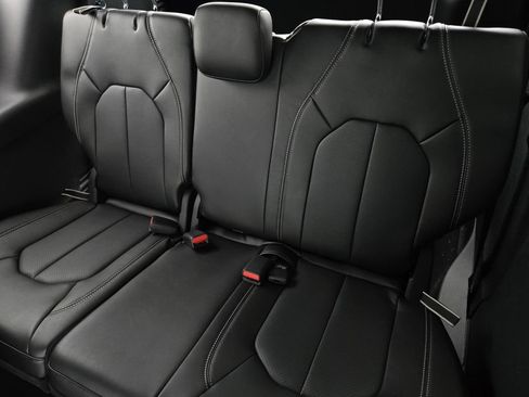New 2026 Chrysler Pacifica Select w/ S Appearance Package FWD image 11