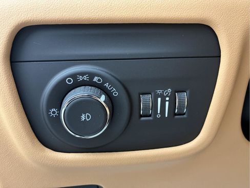 Used 2021 Jeep Grand Cherokee L Summit AWD/4WD image 23